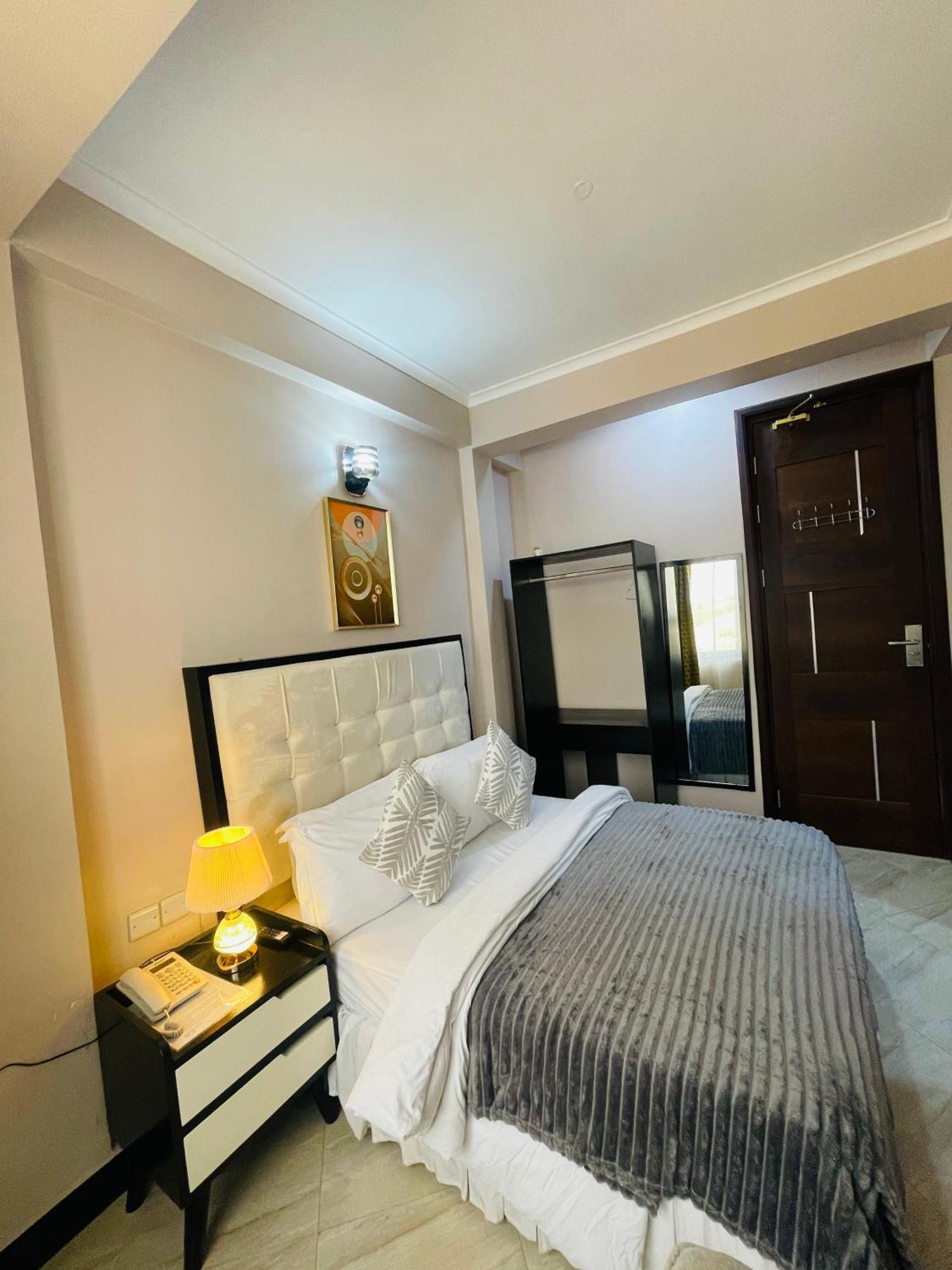 Diary Hotel Dar es Salaam Bagian luar foto