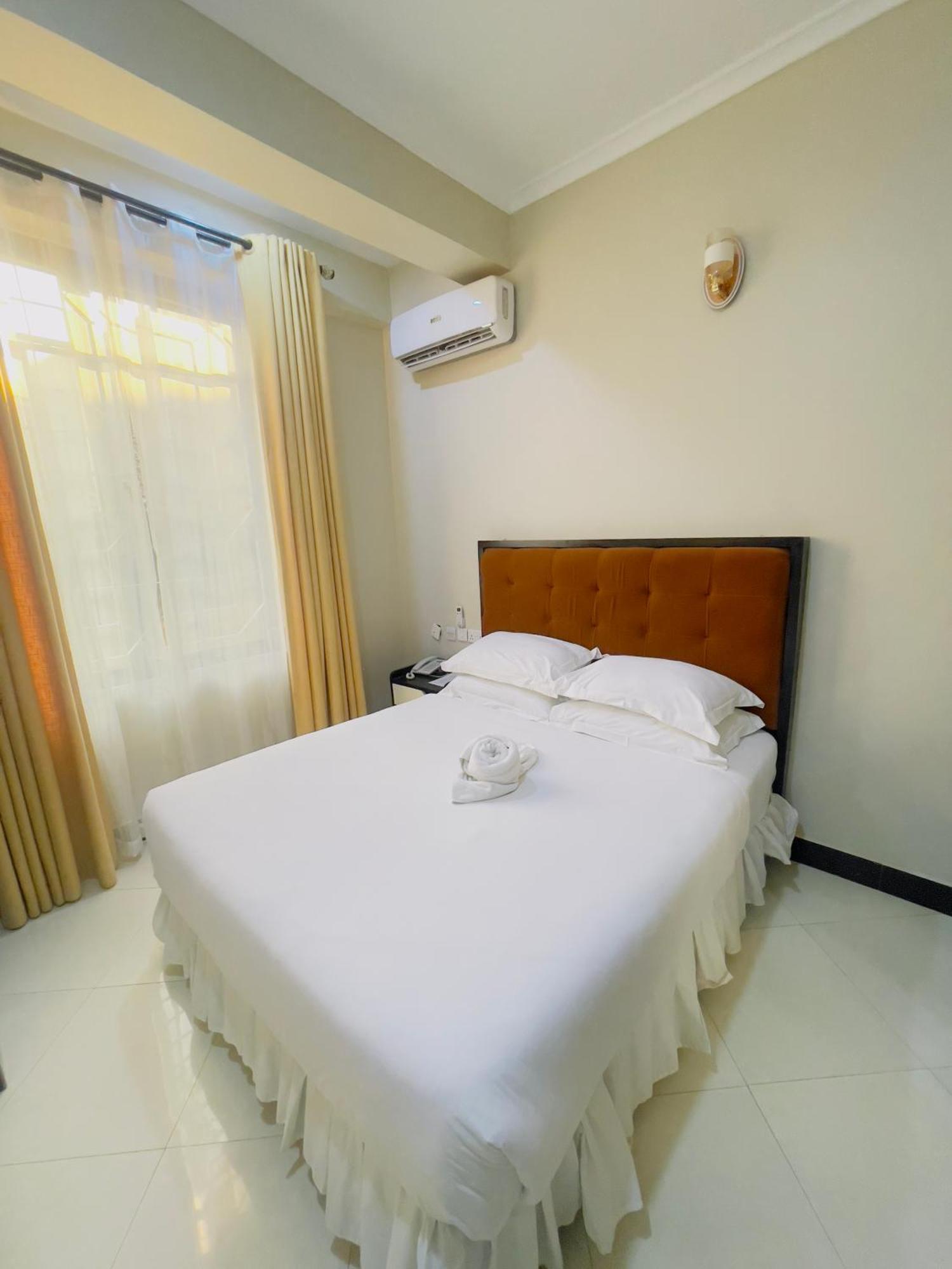 Diary Hotel Dar es Salaam Bagian luar foto